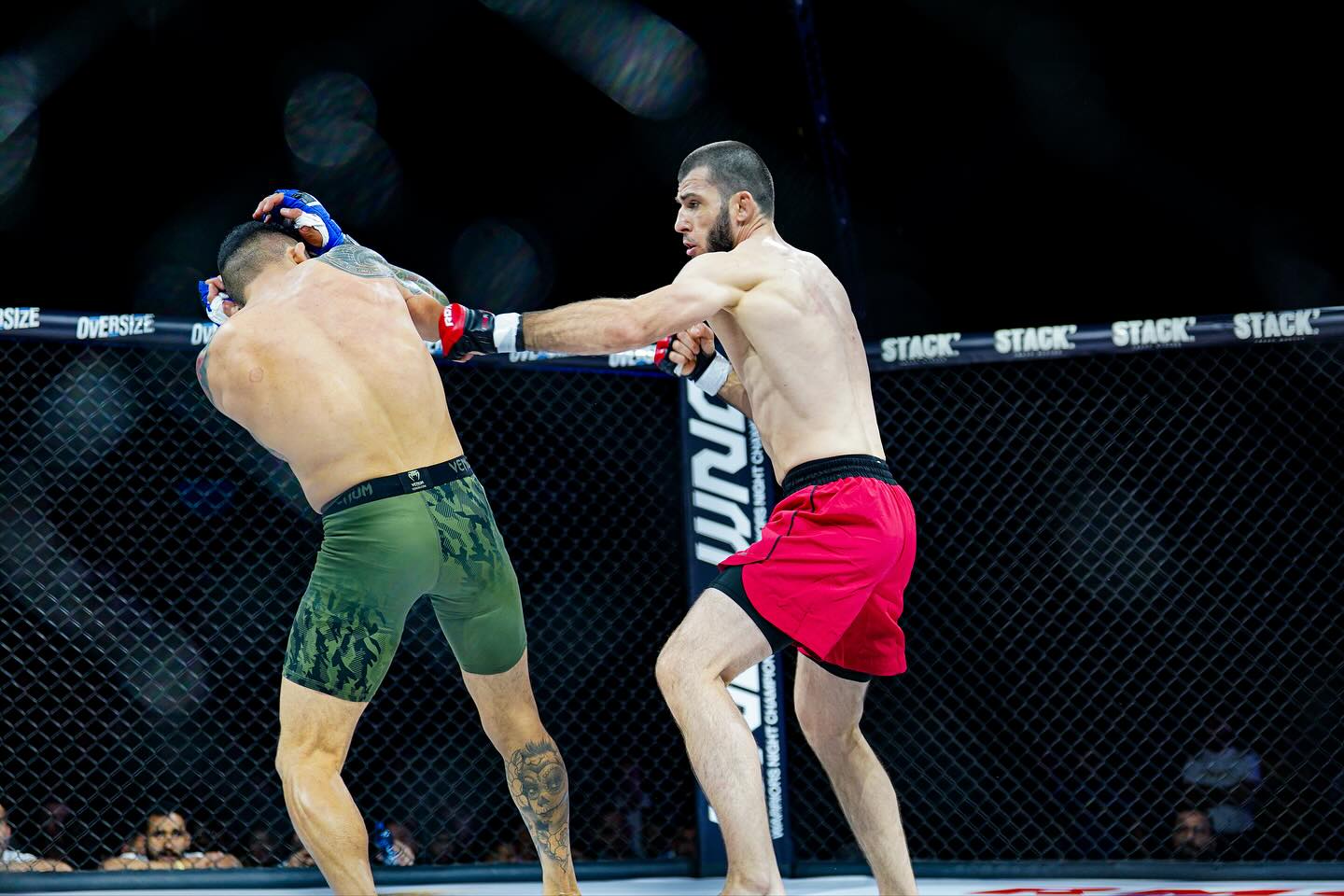 Coup de genou dans la cage